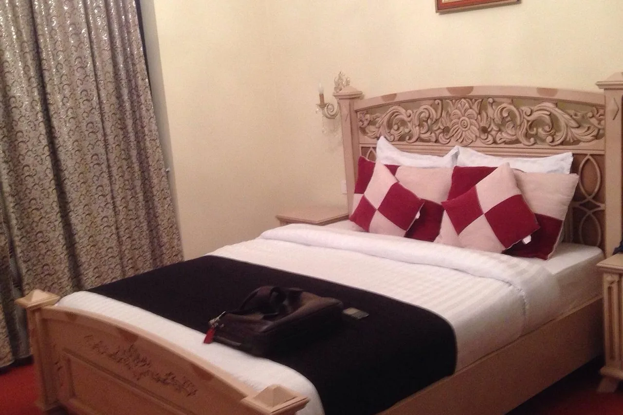 Golden Hotel Pristina — ภาพห้องพักและบรรยากาศ