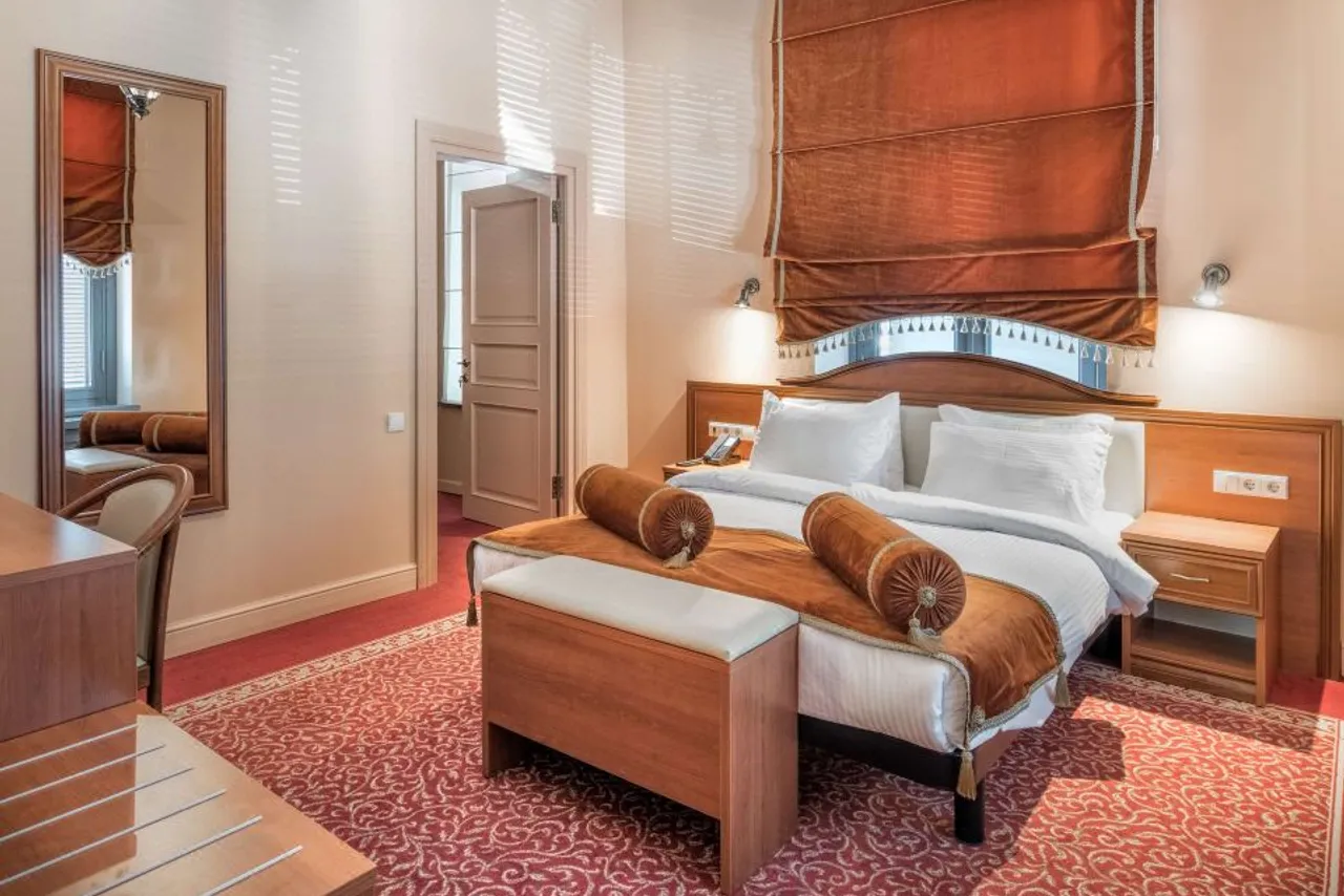 Golden Tulip Borjomi — ภาพห้องพักและบรรยากาศ