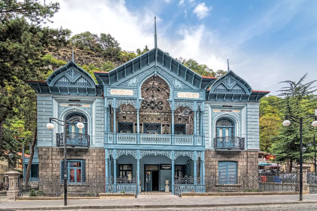 Golden Tulip Borjomi — ภาพห้องพักและบรรยากาศ