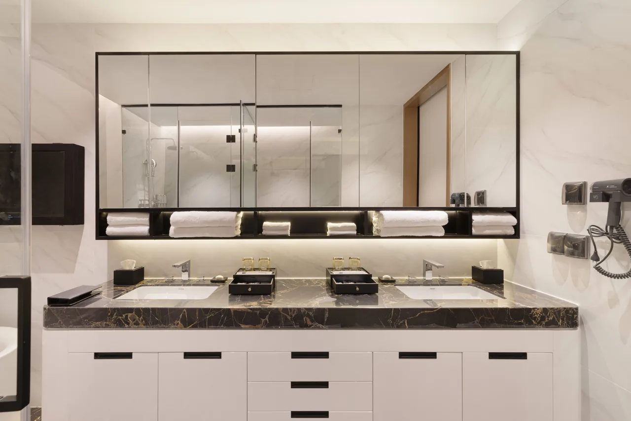 Golden Tulip Kin-Oasis Kinshasa — rooms and atmosphere