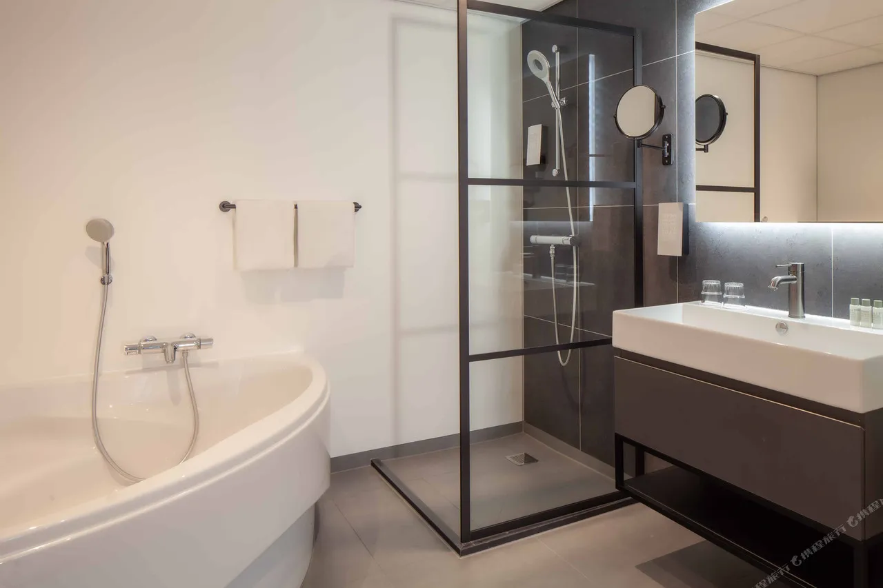 Golden Tulip Leiden Centre — rooms and atmosphere