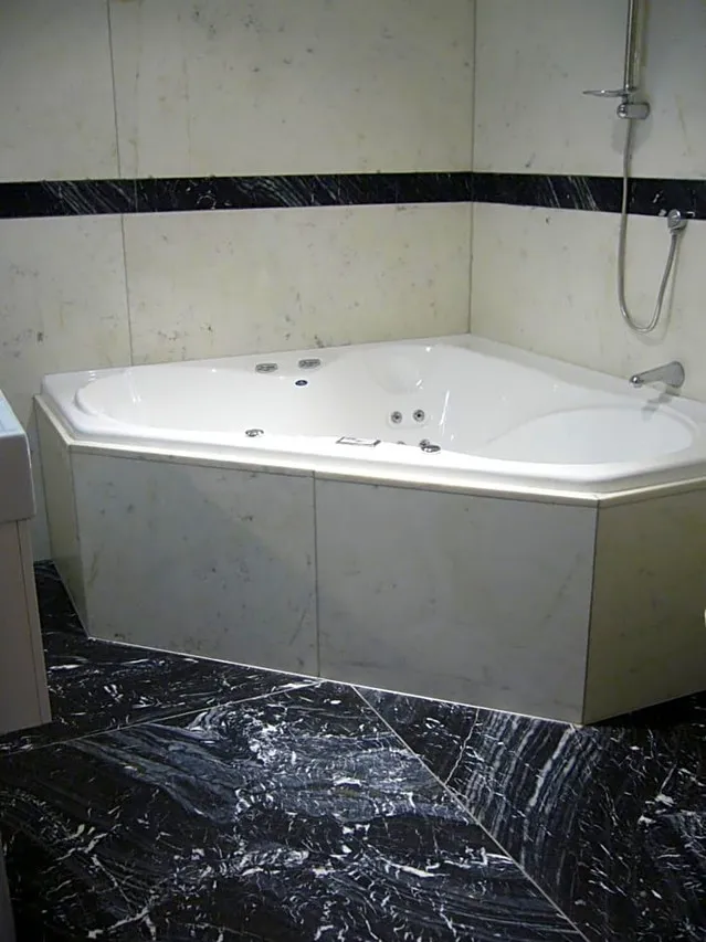 Golfcourse Road Chalets and Lodge — rooms and atmosphere