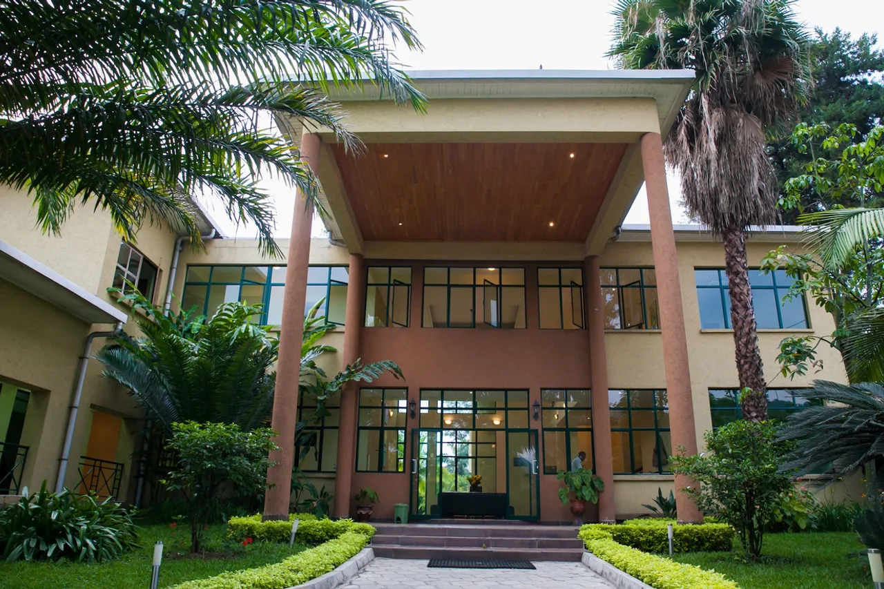 Gorillas Lake Kivu Hotel — จิเซนยี