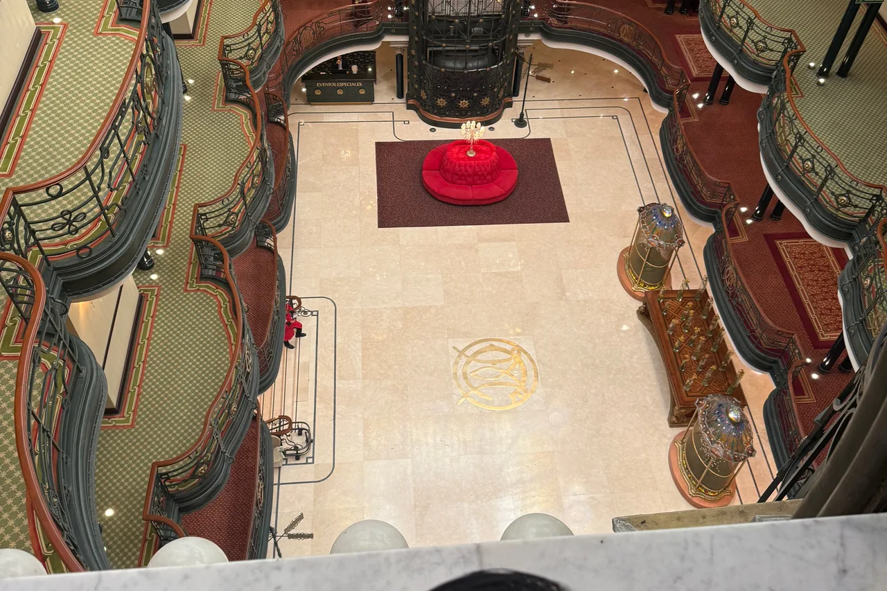 Gran Hotel Ciudad de México — rooms and atmosphere