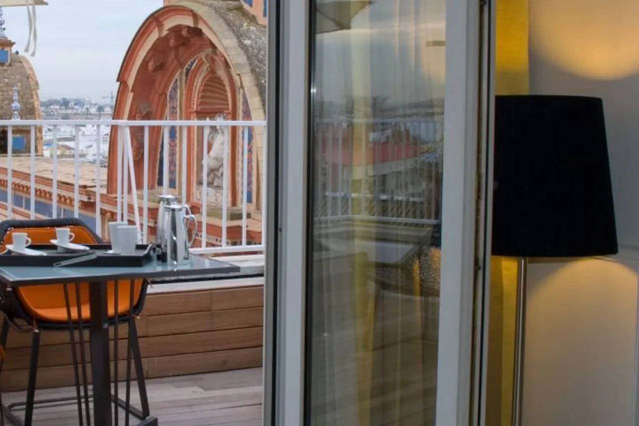 Hotel Colón Gran Meliá (The Leading Hotels of the World) — rooms and atmosphere