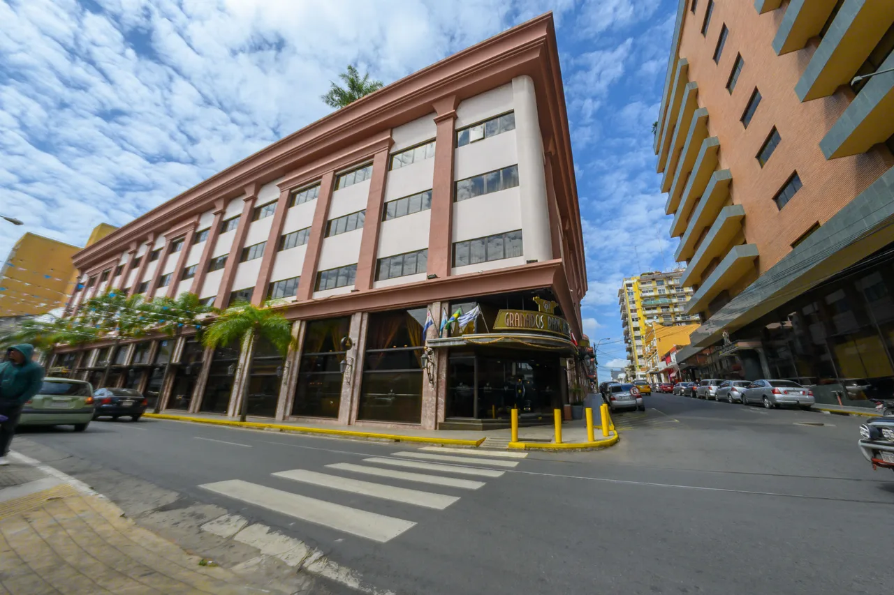 Granados Park Hotel — โรงแรมในอาซุนซิออน