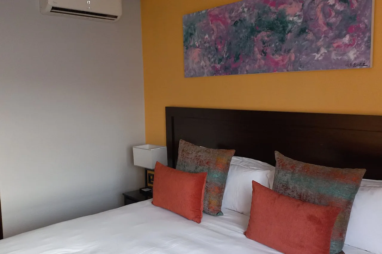Grand Aria Hotel &amp; Conference Centre — โรงแรมในกาโบโรเน