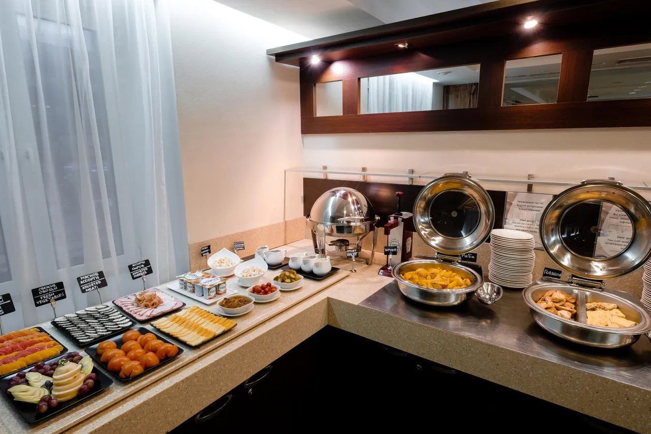 Grand Avenue by USTA Hotels — rooms and atmosphere