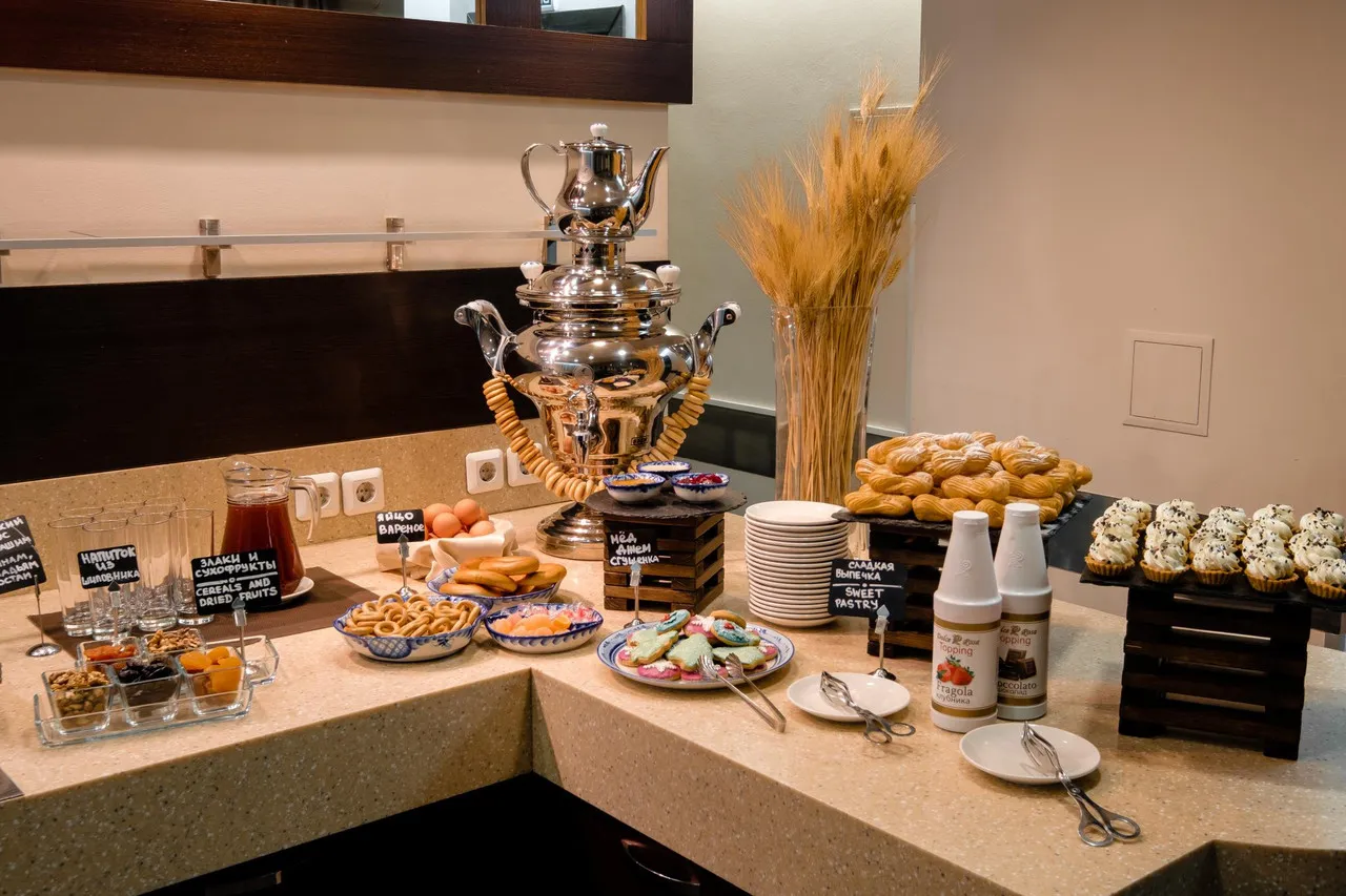 Grand Avenue by USTA Hotels — rooms and atmosphere