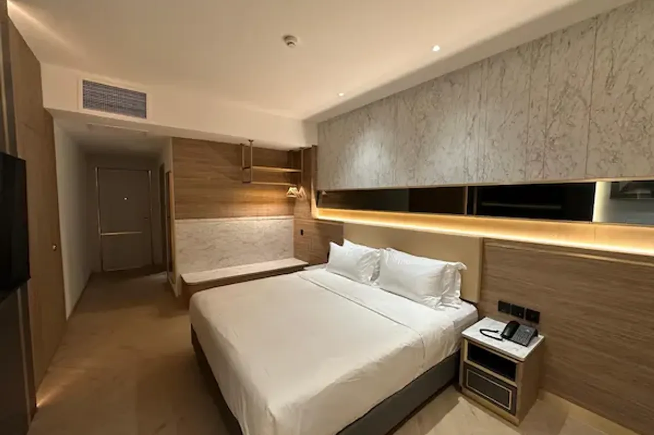 Grand City Hotel — ภาพห้องพักและบรรยากาศ