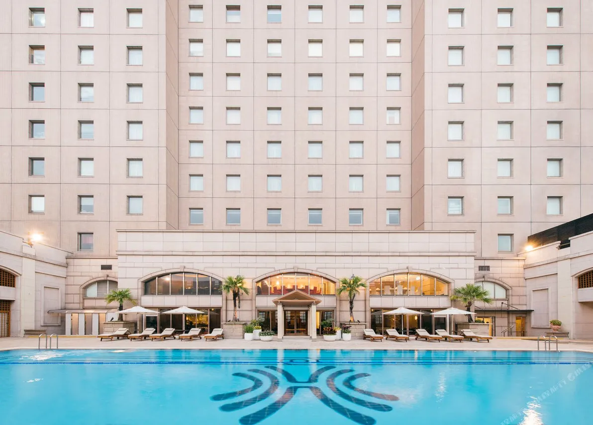Grand Hi-Lai Hotel — rooms and atmosphere