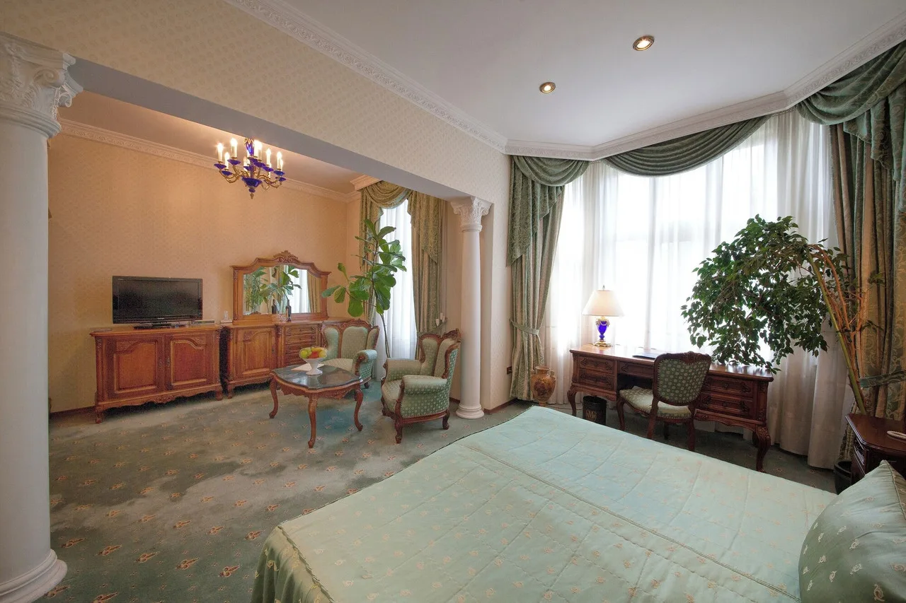 Grand Hotel London — ภาพห้องพักและบรรยากาศ