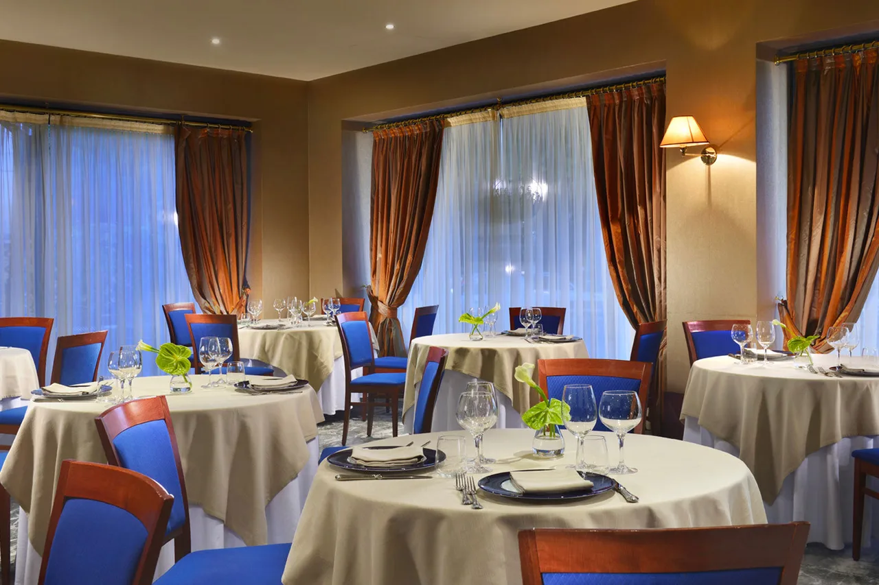 Grand Hotel San Marino — ภาพห้องพักและบรรยากาศ