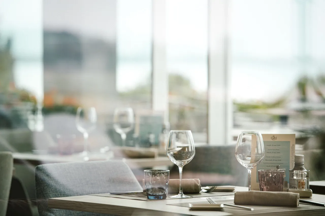 Grand Hotel Suisse Majestic — rooms and atmosphere