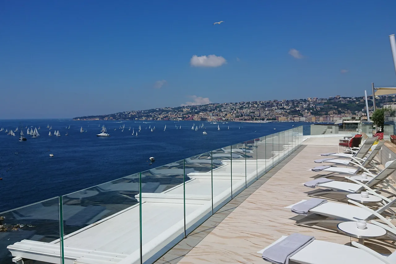 Grand Hotel Vesuvio — ภาพห้องพักและบรรยากาศ