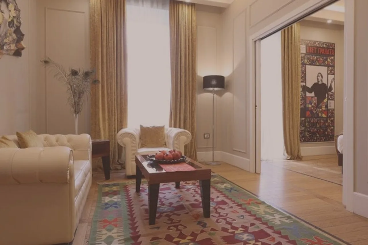Grand Hotel Yerevan - Small Luxury Hotels of the World — ภาพห้องพักและบรรยากาศ