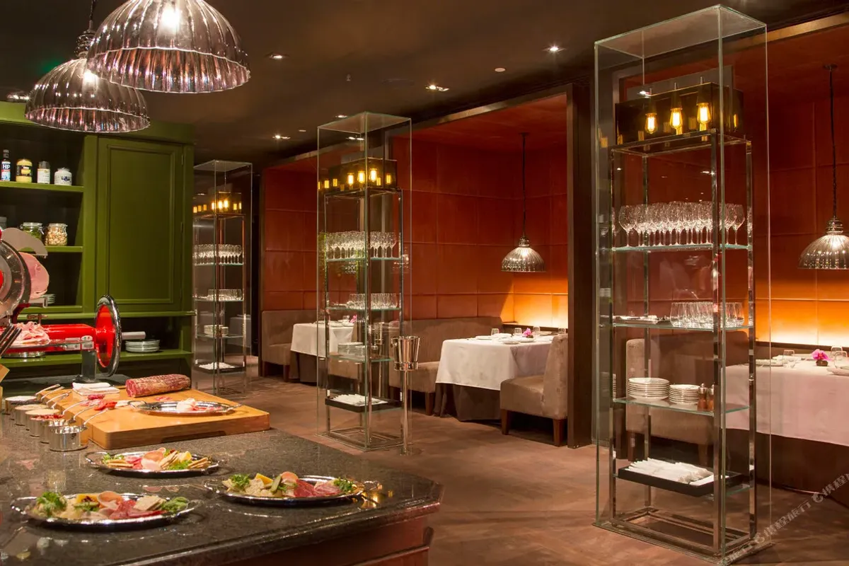 Grand Hyatt Chengdu — rooms and atmosphere