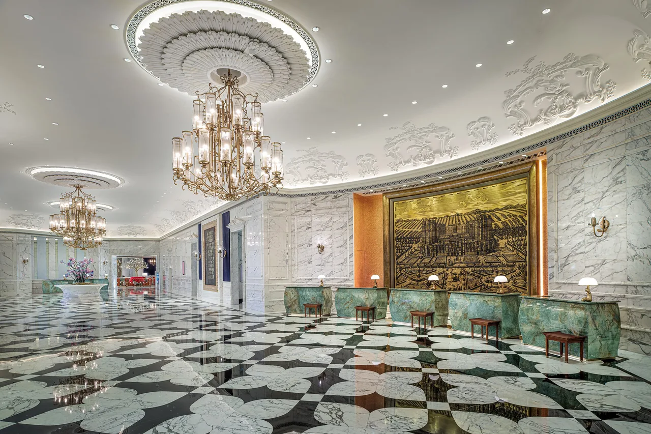 Grand Lisboa Palace Macau — rooms and atmosphere