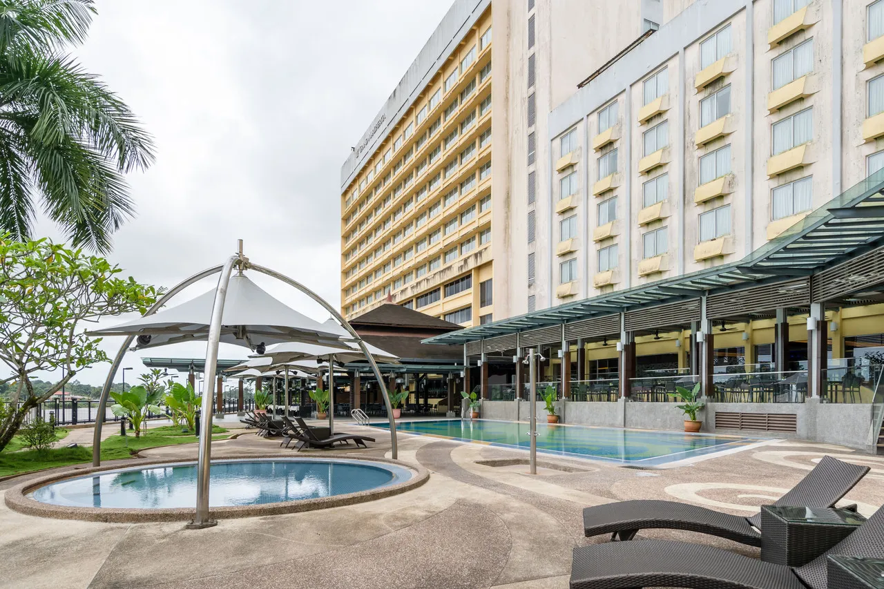 Grand Margherita Hotel — rooms and atmosphere