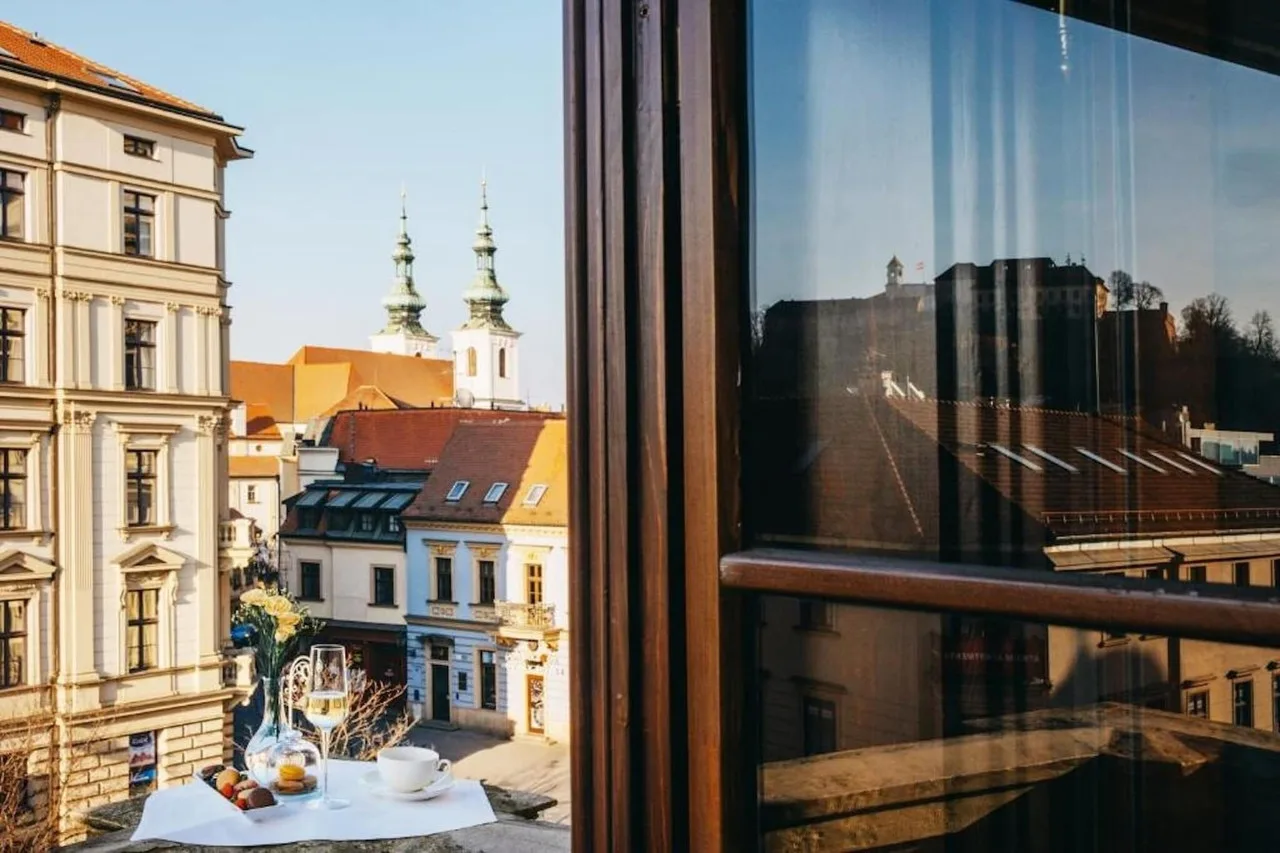Grand Palace Brno — ภาพห้องพักและบรรยากาศ