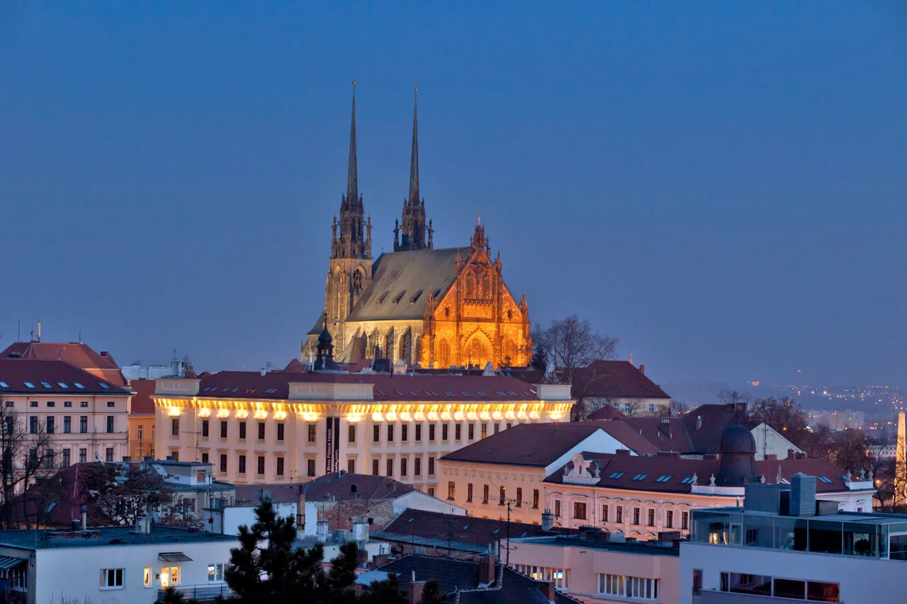 Grand Palace Brno — ภาพห้องพักและบรรยากาศ