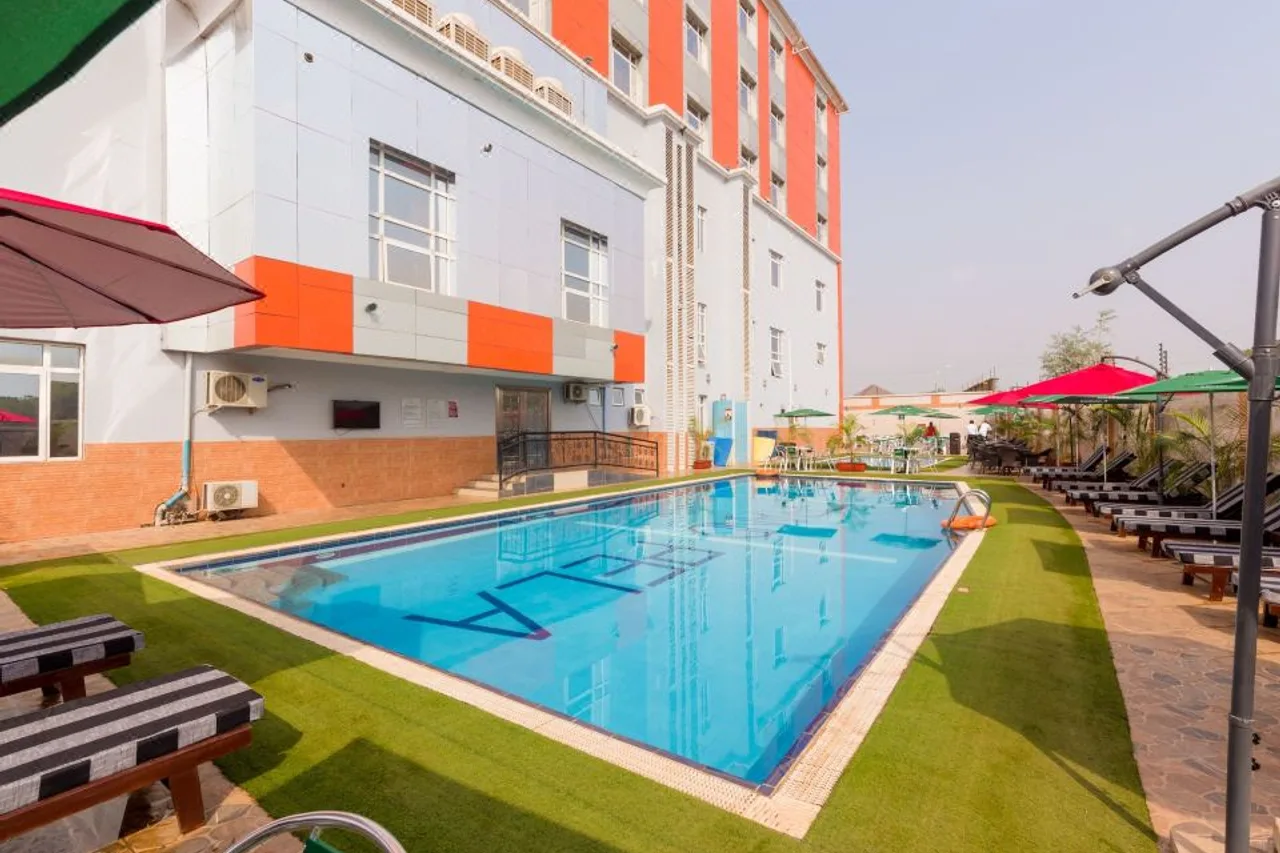 Grand Pela Hotel & Suites — ภาพห้องพักและบรรยากาศ