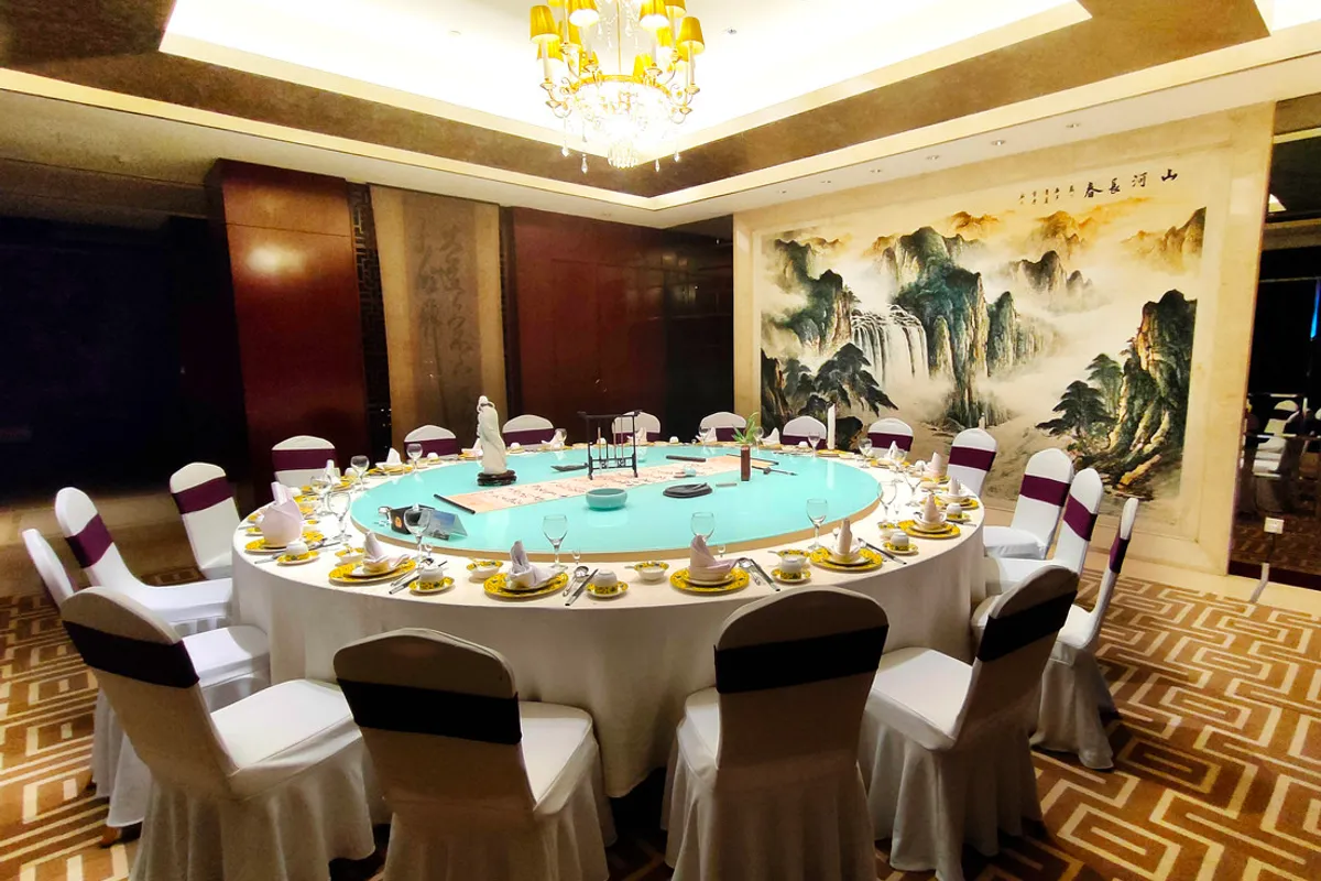 Grand Soluxe International Hotel Xi'an — rooms and atmosphere