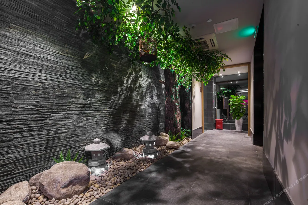 Grand Yiju Hotel Nanjing Xinjiekou — rooms and atmosphere