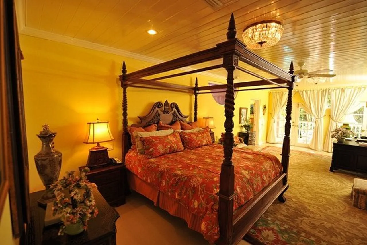 Graycliff Hotel — rooms and atmosphere