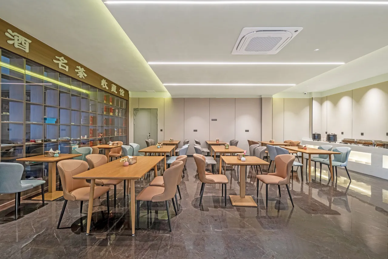 GreenTree Inn Kunming Railway Station — rooms and atmosphere