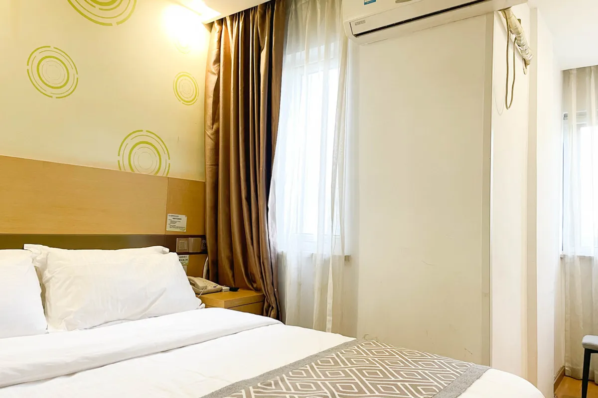 GreenTree Inn Ningbo South Railway Station — rooms and atmosphere