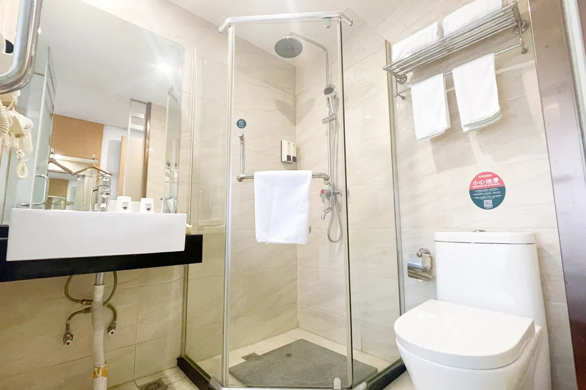 GreenTree Inn Ningbo South Railway Station — rooms and atmosphere