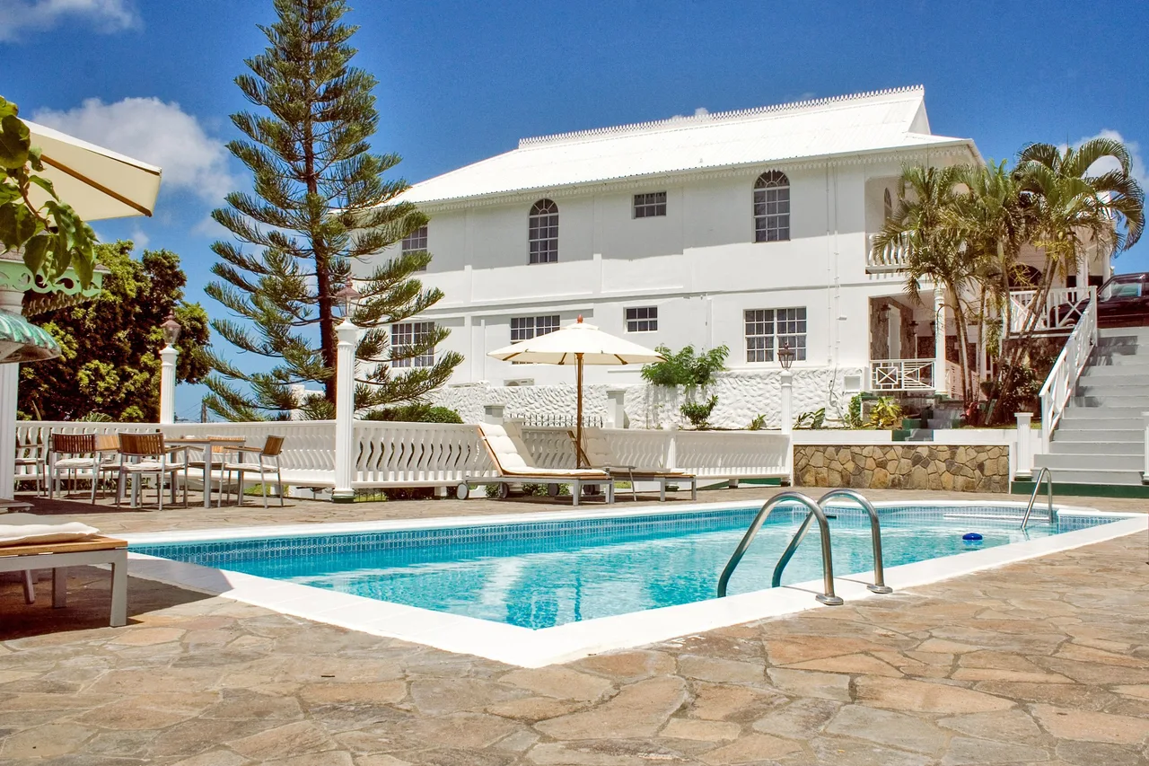 Grenadine House — โรงแรมในคิงส์ทาวน์