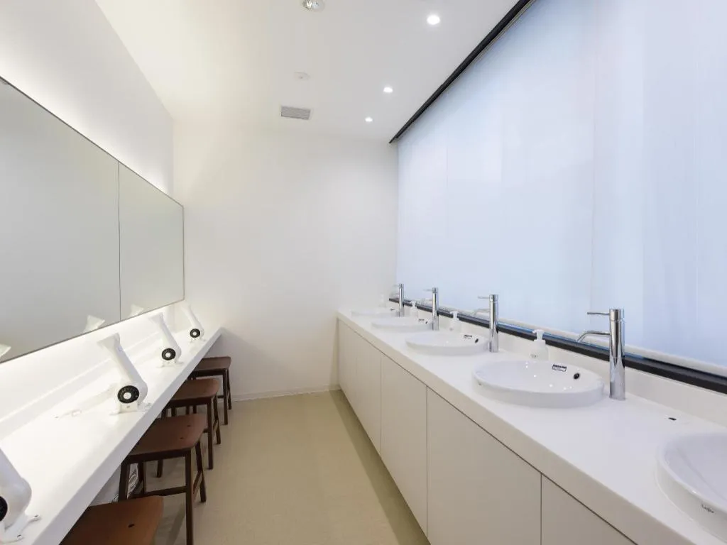 Grids Tokyo Nihombashi East Hotel & Hostel — rooms and atmosphere