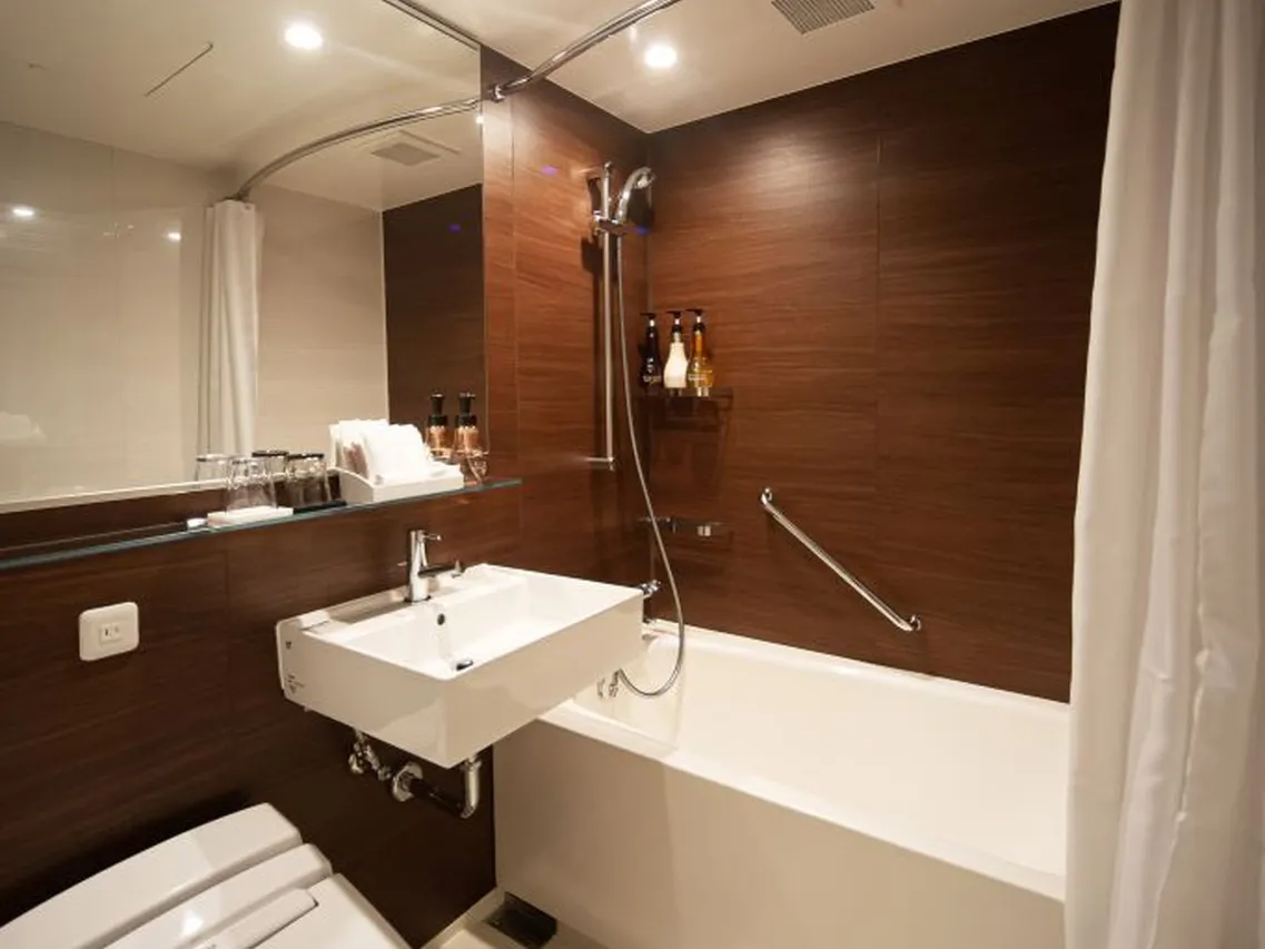 GRIDS PREMIUM HOTEL OSAKA NAMBA — rooms and atmosphere