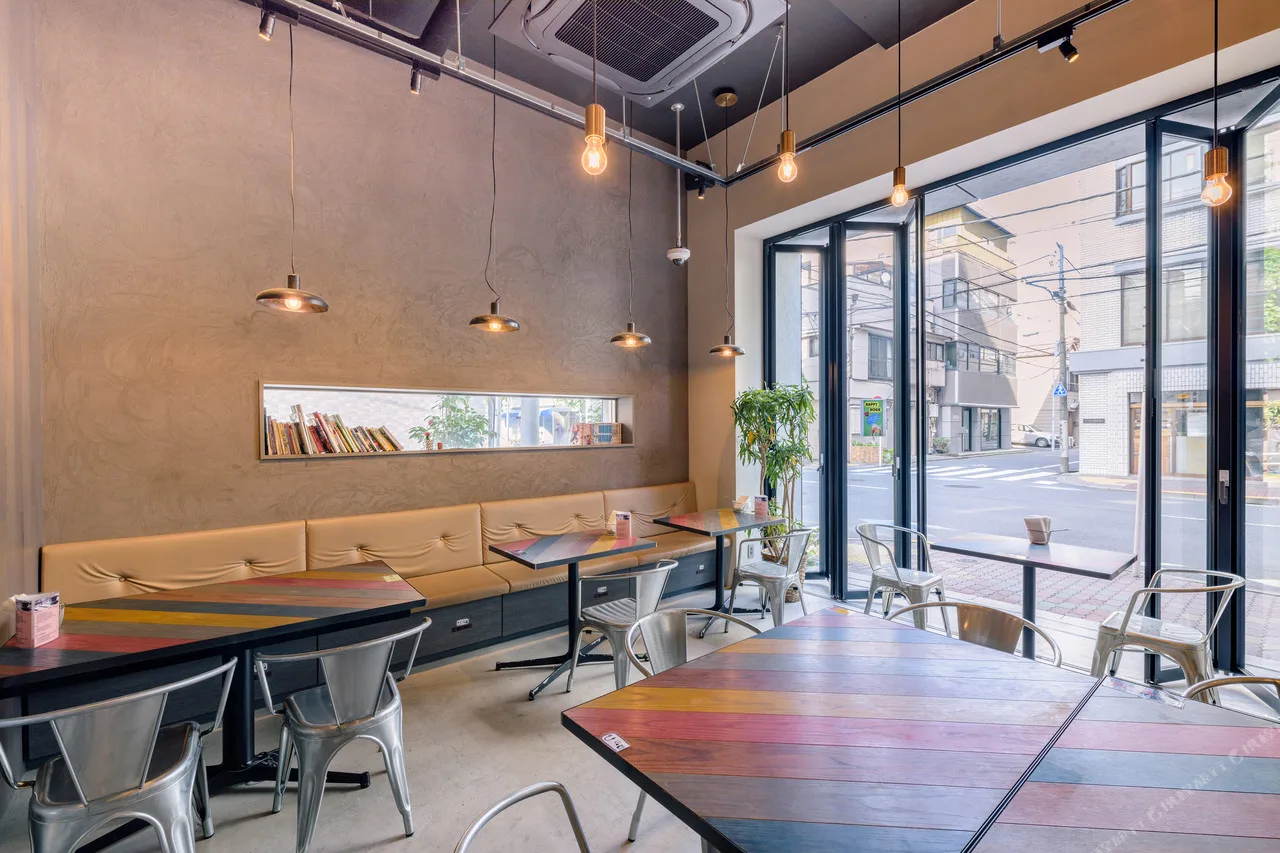 GRIDS Tokyo Shinjuku Hotel & Hostel — rooms and atmosphere