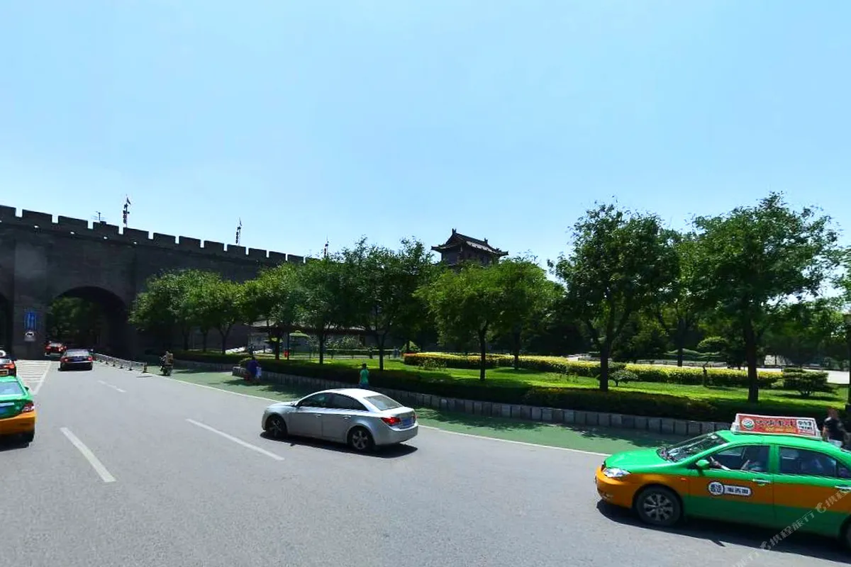 Gucheng Hotel Xi’an North Street Metro Station — rooms and atmosphere