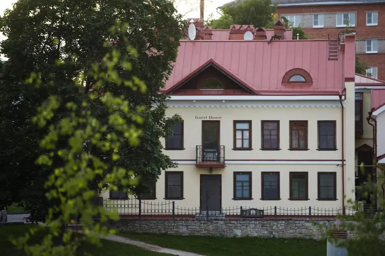 Guest House on Verkhne-Beregovaya — rooms and atmosphere