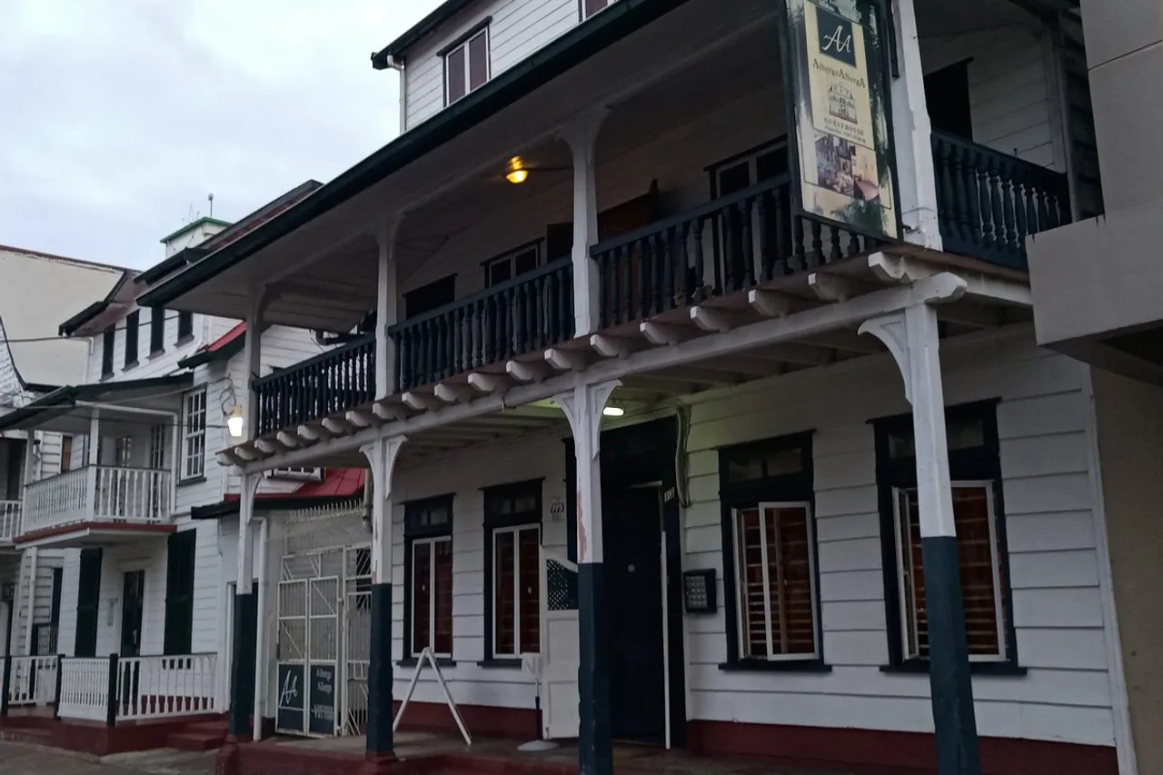 Guesthouse Albergo Alberga — โรงแรมในปารามาริโบ