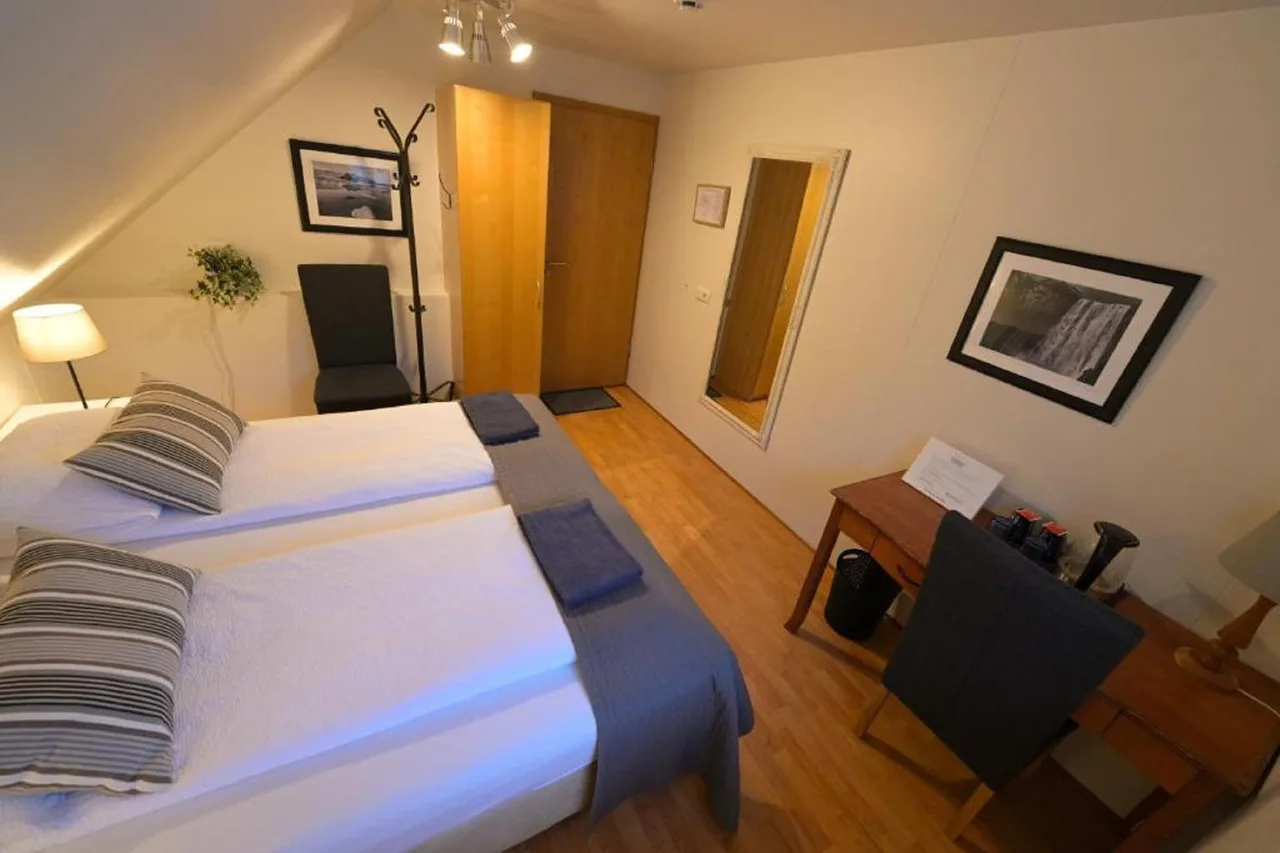 Guesthouse Carina — ภาพห้องพักและบรรยากาศ
