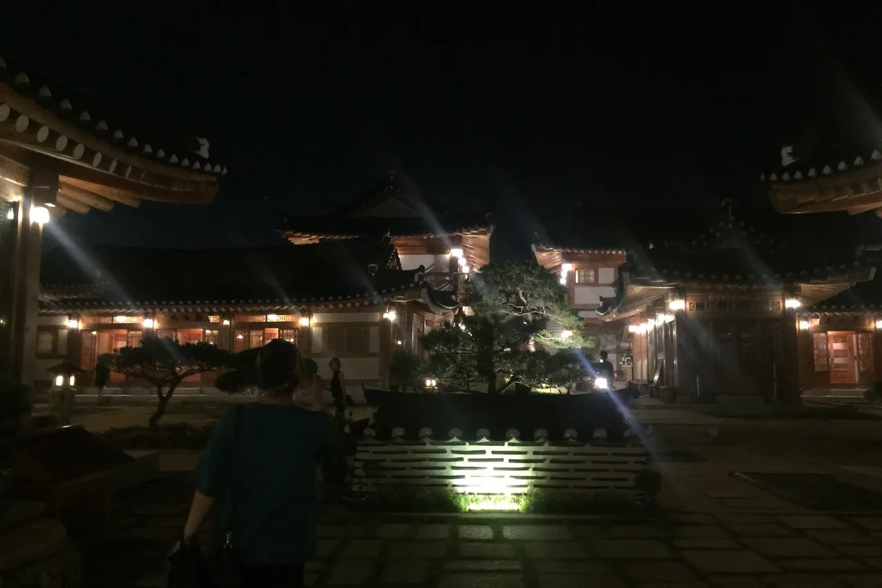 Gyeongju Hwangnamkwan Hanok Hotel — rooms and atmosphere