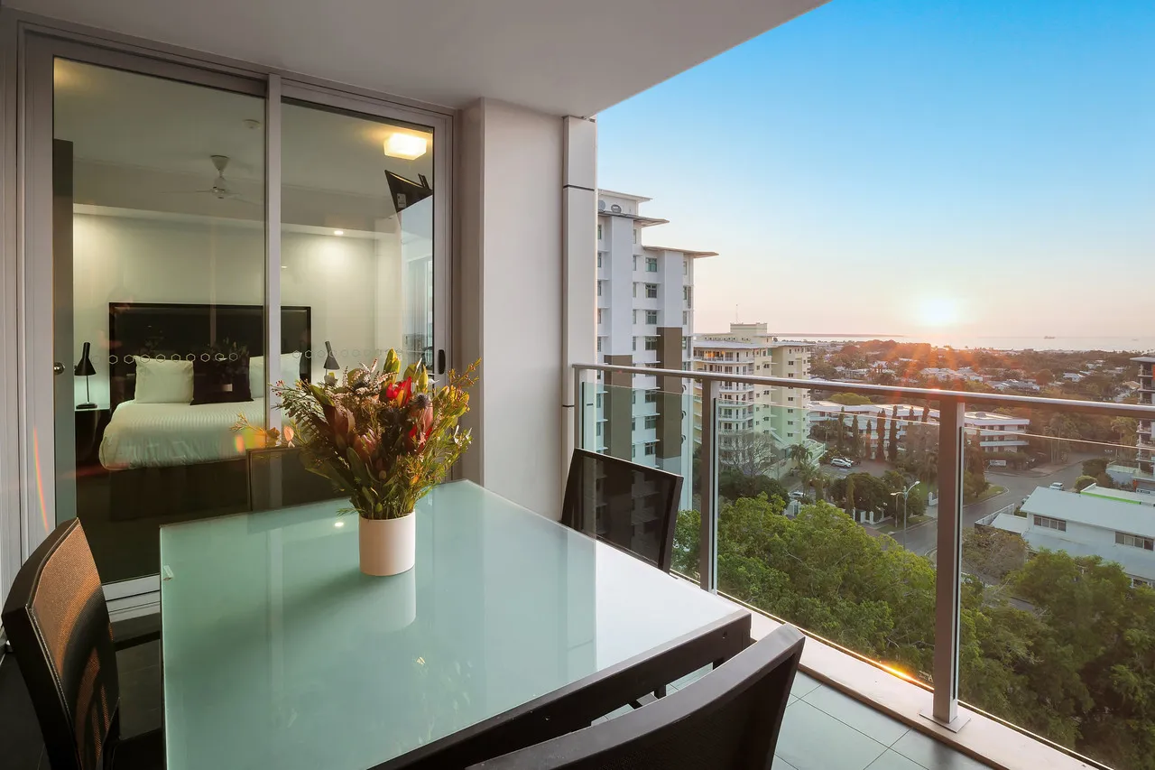 H on Mitchell Apartment Hotel — rooms and atmosphere