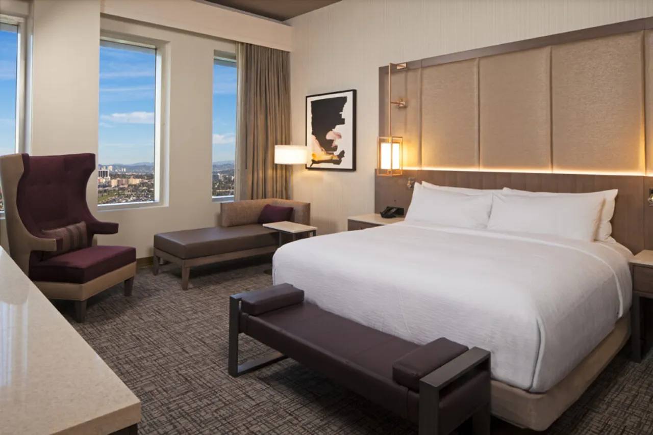 H Hotel Los Angeles, Curio Collection by Hilton — ภาพห้องพักและบรรยากาศ