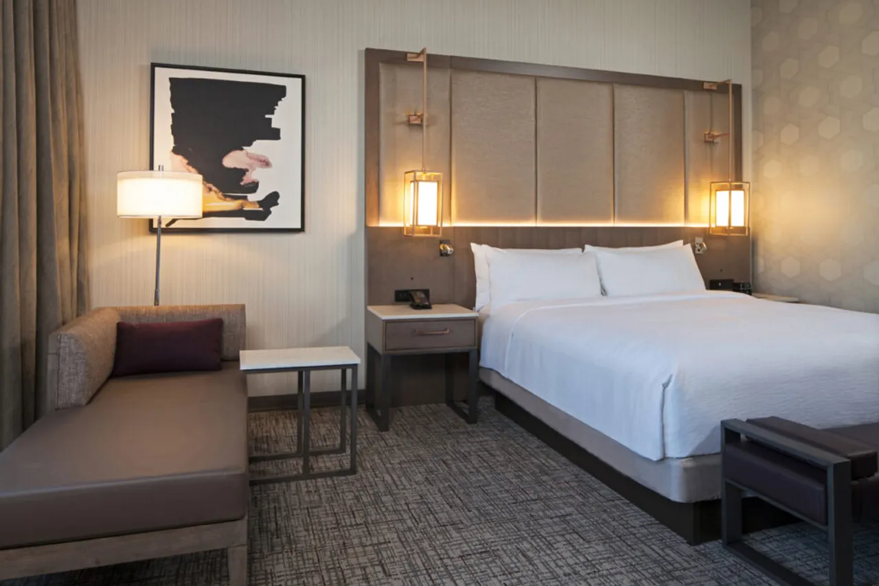 H Hotel Los Angeles, Curio Collection by Hilton — ภาพห้องพักและบรรยากาศ