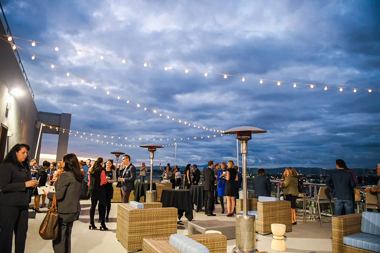 H Hotel Los Angeles, Curio Collection by Hilton — ภาพห้องพักและบรรยากาศ