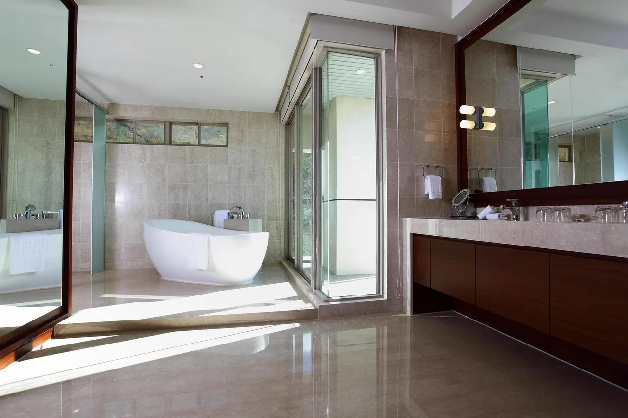 H Resort — rooms and atmosphere