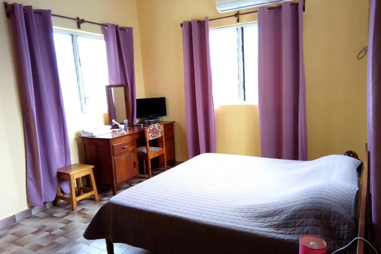 Hôtel Chez Fanny — ภาพห้องพักและบรรยากาศ