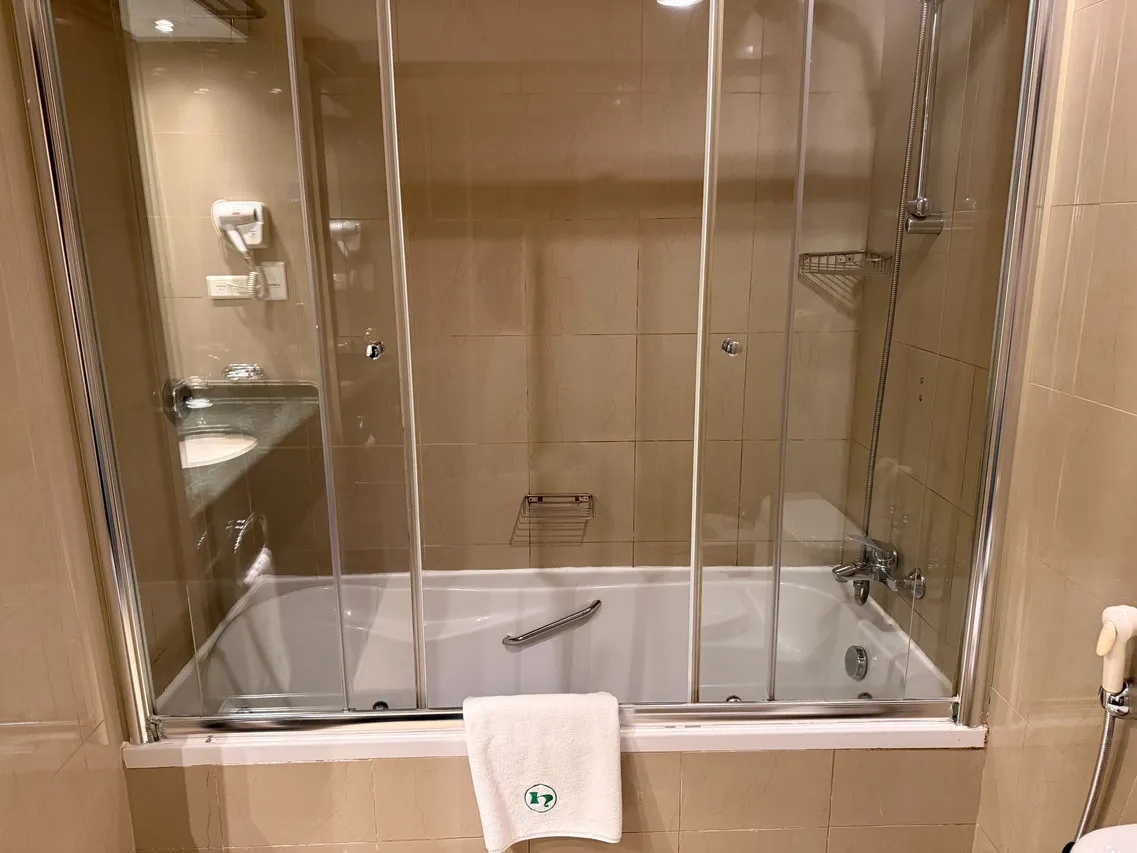 Habitat Hotel All Suites Jeddah — rooms and atmosphere