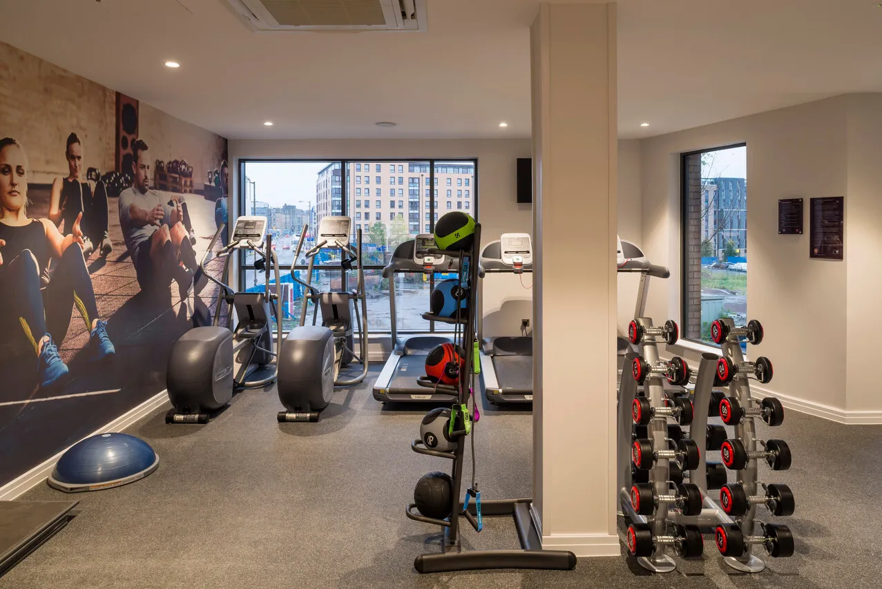 Hampton by Hilton Edinburgh West End — rooms and atmosphere