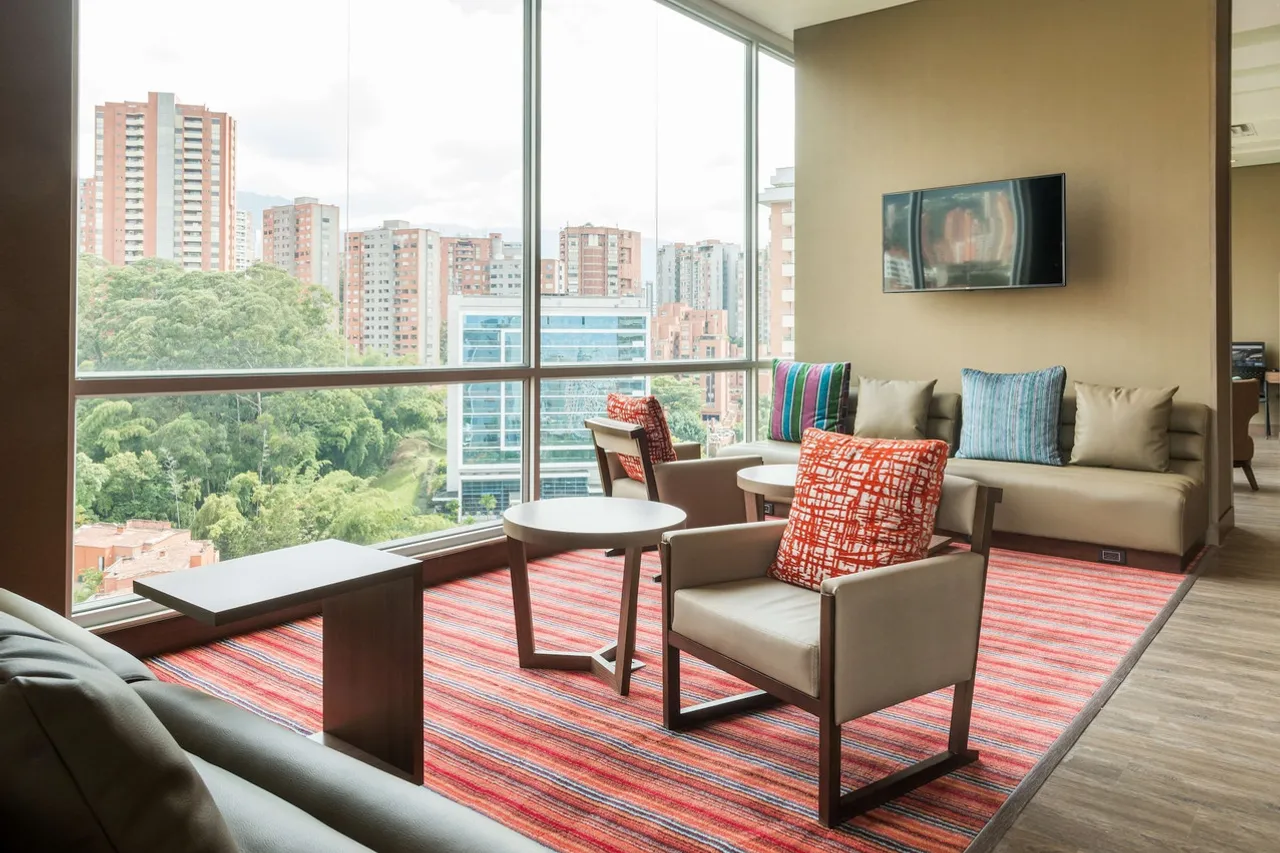 Hampton by Hilton Medellin — ภาพห้องพักและบรรยากาศ